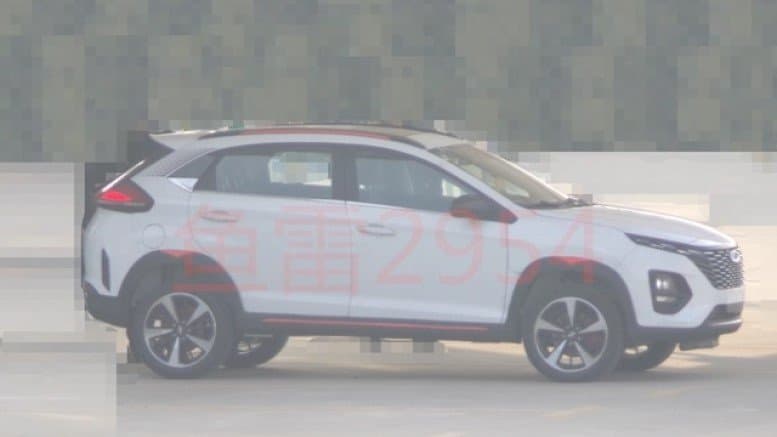 Новый компактный кроссовер Chery засняли вживую. Он приедет в РФ и будет дешевле Tiggo 4