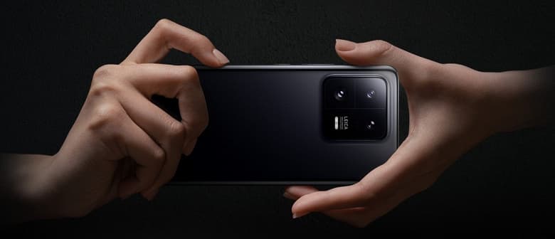 Лучший экран Samsung с разрешением 2К, камера Leica дюймовым датчиком Sony, 4820 мА·ч и 120 Вт. Представлены глобальные Xiaomi 13 Pro и Xiaomi 13, объявлены цены