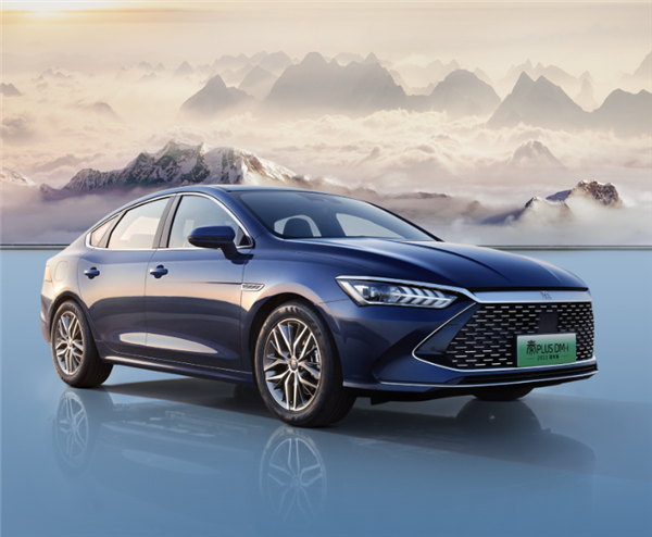 BYD Qin Plus DM-i 2023 Champion Edition, способный проезжать 1245 на одном баке бензина, стал хитом в Китае: за 7 дней оформлено более 30 тыс. заказов