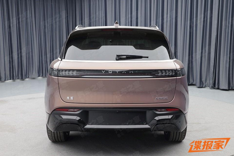 Это новая версия кроссовера Voyah Free, который официально продаётся в России. Появились живые фото и характеристики