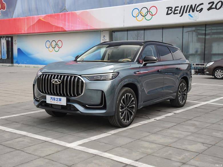 261 л.с., 8-ступенчатый «автомат», полный привод, 5 или 7 мест и качественно новый уровень комфорта. В Китае открылся предзаказ на флагманский кроссовер Chery Tiggo 9