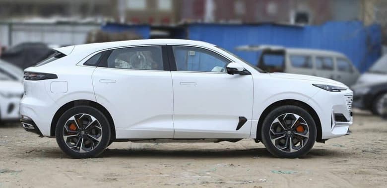 Запас хода более 1000 км и расход 5,5 л на 100 км/ч. В Китае стартовали продажи экономичной версии кроссовера Changan UNI-K