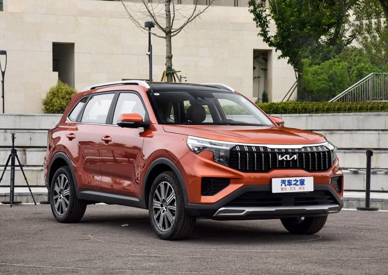 Смесь Kia Sorento и Seltos. Крупный дилер привез в Россию партию необычных кроссоверов Kia Sportage R в максимальной комплектации – цена уже объявлена Смесь Kia Sorento и Seltos. Крупный дилер привез в Россию партию необычных кроссоверов Kia Sportage R в максимальной комплектации – цена уже объявлена