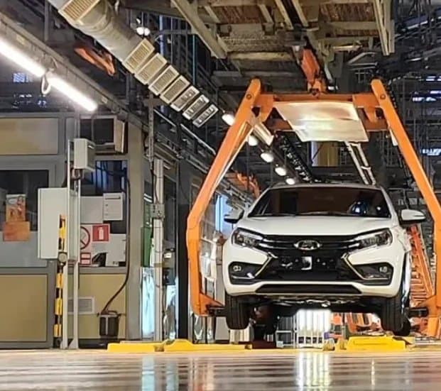Объёмы производства Lada Vesta NG взлетели в 10-15 раз. Пока собирают самые простые версии Объёмы производства Lada Vesta NG взлетели в 10-15 раз. Пока собирают самые простые версии