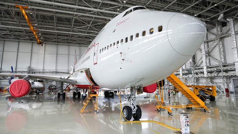 Российские авиакомпании просят разрешить увеличить интервалы техобслуживания самолётов Airbus и Boeing. Из-за санкций сроки починки компонентов авиалайнеров выросли в разы