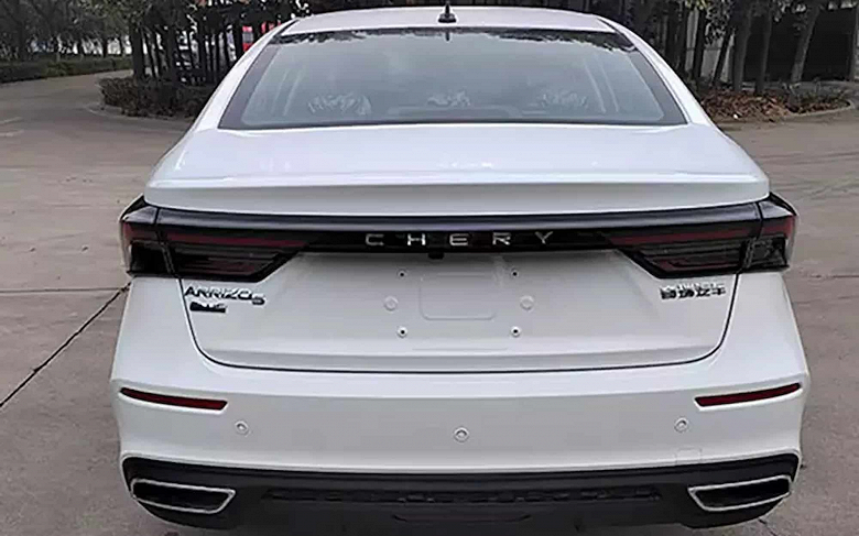 Это конкурент Lada Vesta NG. Новый седан Chery Arrizo 5 Plus показали спереди и сзади