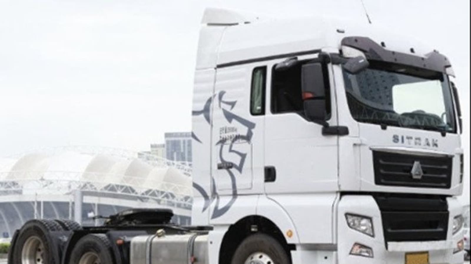 «Китайцы» наступают по всем фронтам: на рынке новых грузовиков их доля близится к 56%, легковых машин — 38%