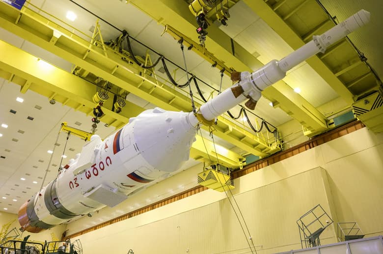 Заправлены в планшеты космические карты: на Байконуре собрали ракету для запуска «Союза МС-23» к МКС