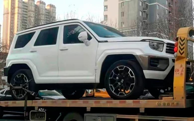 Китайский ответ «Гелендвагену», который выйдет в России. Появились живые фото Tank 700