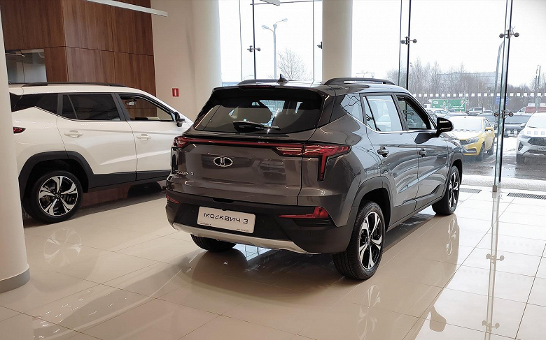 Дилеры объяснили, почему «Москвич 3» нельзя взять на тест-драйв