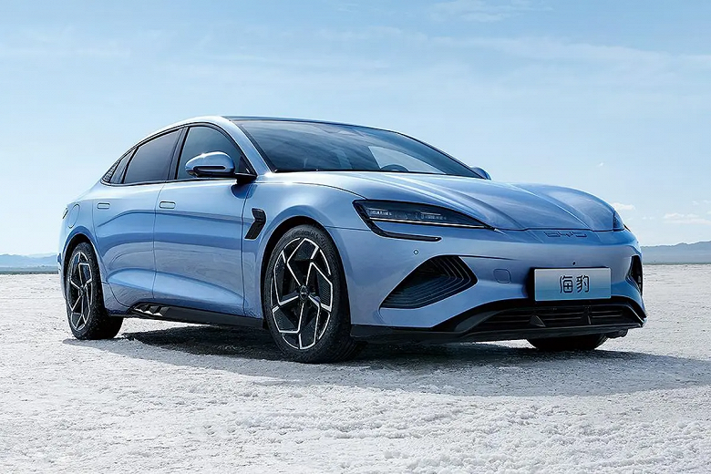 В России начали продавать конкурента Tesla Model 3 и Porsche Taycan. Полноприводный BYD Seal оценили в 5 млн рублей