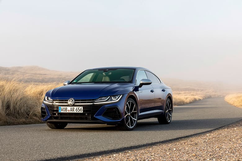 Дилеры начали продавать в России мощные 320-сильные лифтбэки Volkswagen Arteon R с полным приводом. Сколько за них просят? Дилеры начали продавать в России мощные 320-сильные лифтбэки Volkswagen Arteon R с полным приводом. Сколько за них просят?