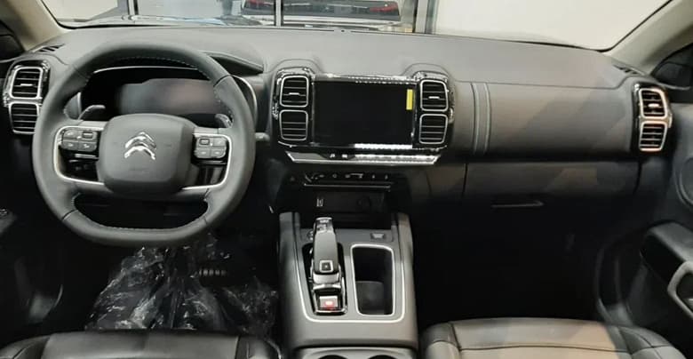 Вместо Tiguan. В России начали продавать рестайлинговые кроссоверы Citroen C5 Aircross – с двигателями мощностью 130-175 л.с. и классическими «автоматами»