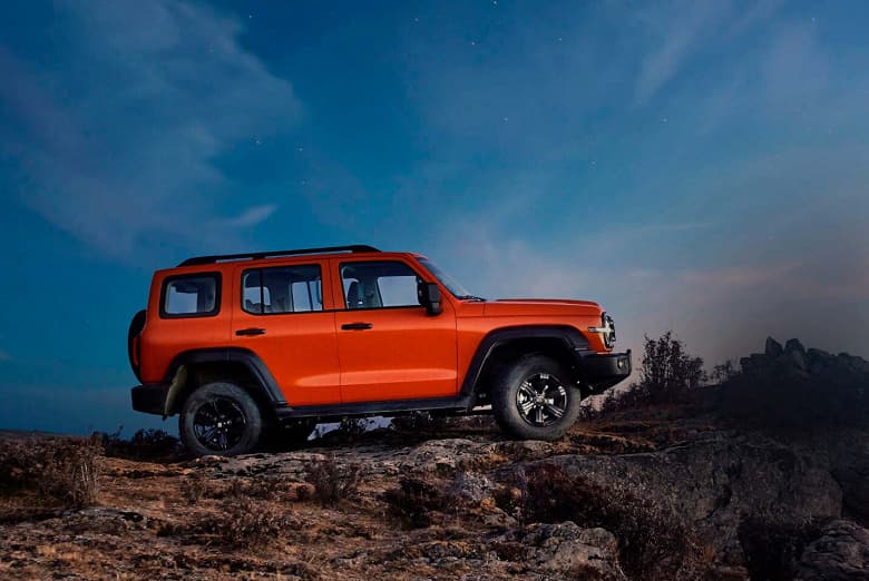 Первый «гражданский танк» уже можно официально купить в РФ. У внедорожника Tank 300 двигатель мощностью 220 л.с., 8-ступенчатый «автомат» и постоянный полный привод