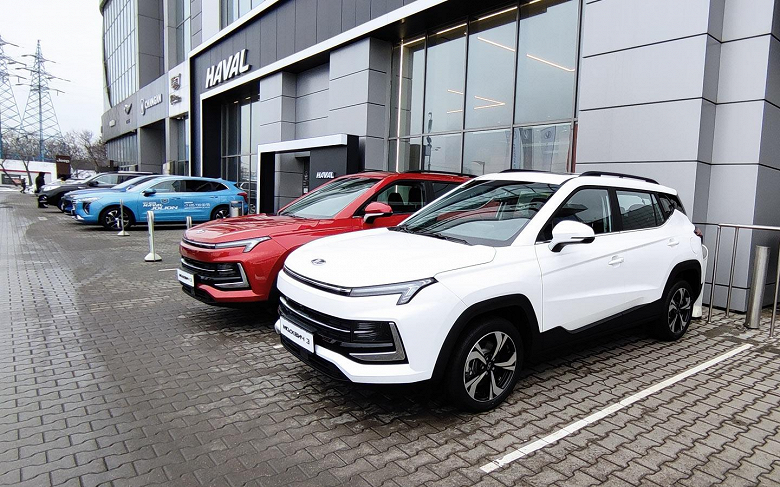 Отсутствие заводского подогрева сидений в «Москвич 3» — больше не проблема. Дилер установит её бесплатно