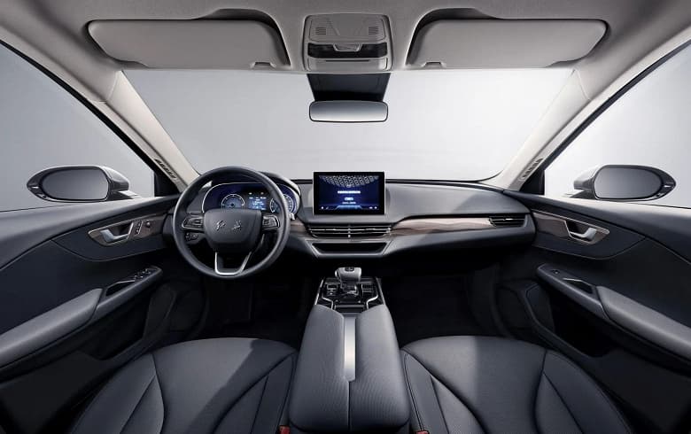 До России добрался китайский аналог Mercedes-Benz E-class. Дилеры начали предлагать седан Hongqi E-QM5 не дожидаясь официального старта продаж Hongqi в РФ