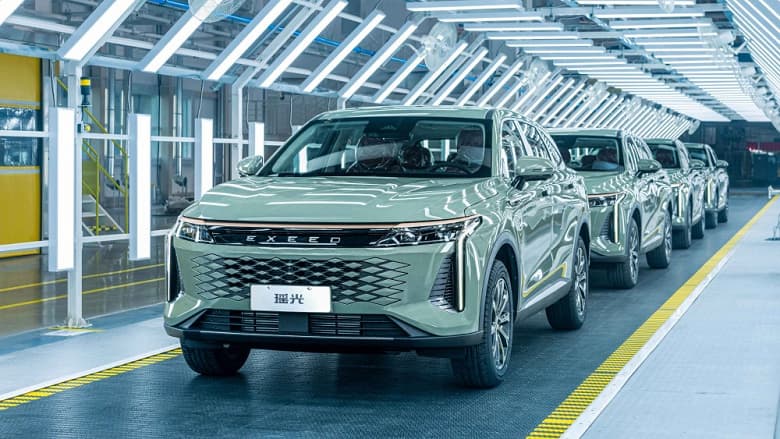 Кроссовер Exeed AtlantiX, который в этом году официально появится в России, поступил в продажу в Китае и заметно подешевел