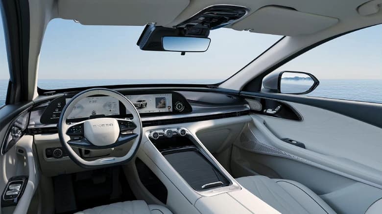 Кроссовер Exeed AtlantiX, который в этом году официально появится в России, поступил в продажу в Китае и заметно подешевел