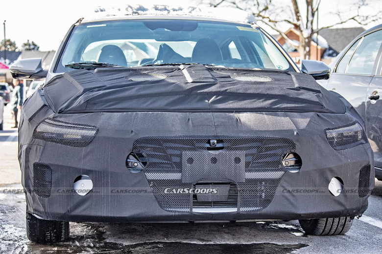 Это Hyundai Elantra 2025. Новое поколение популярной модели впервые засняли вживую
