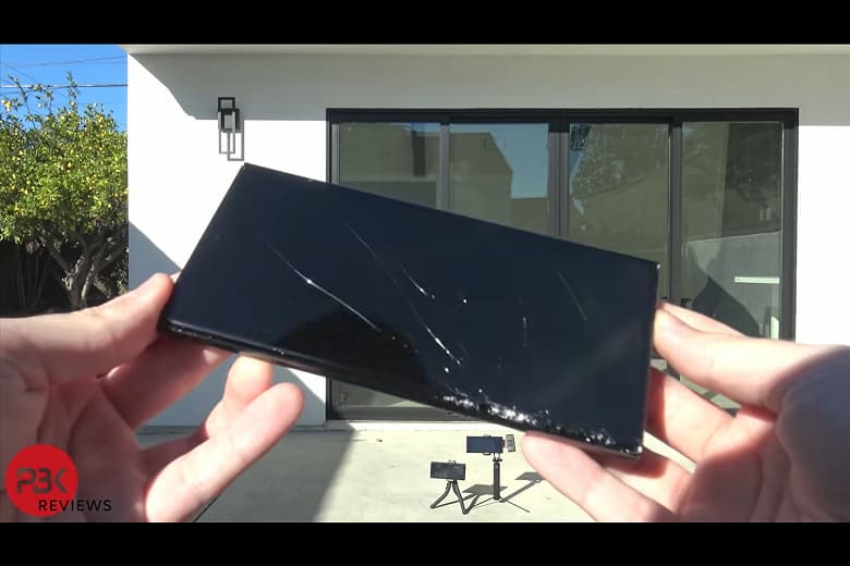 Стекло Gorilla Glass Victus 2 – не панацея. Экран Galaxy S23 Ultra разбился в тесте на прочность при первом же падении – он приземлился на бетон с высоты около метра Стекло Gorilla Glass Victus 2 – не панацея. Экран Galaxy S23 Ultra разбился в тесте на прочность при первом же падении – он приземлился на бетон с высоты около метра