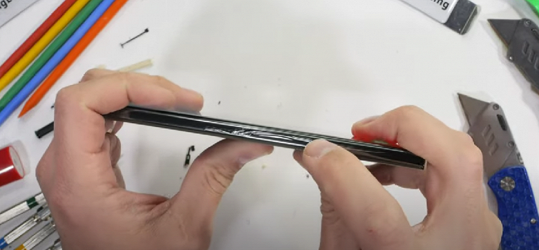 Samsung Galaxy S23 Ultra продемонстрировал великолепную прочность на изгиб Samsung Galaxy S23 Ultra продемонстрировал великолепную прочность на изгиб