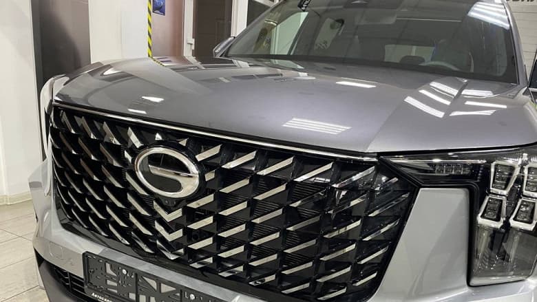 «Хрустальные» фары, 252 л.с. и 8-ступенчатый «автомат». В России уже сертифицируют большой кроссовер GAC GS8 второго поколения, опубликованы живые фото