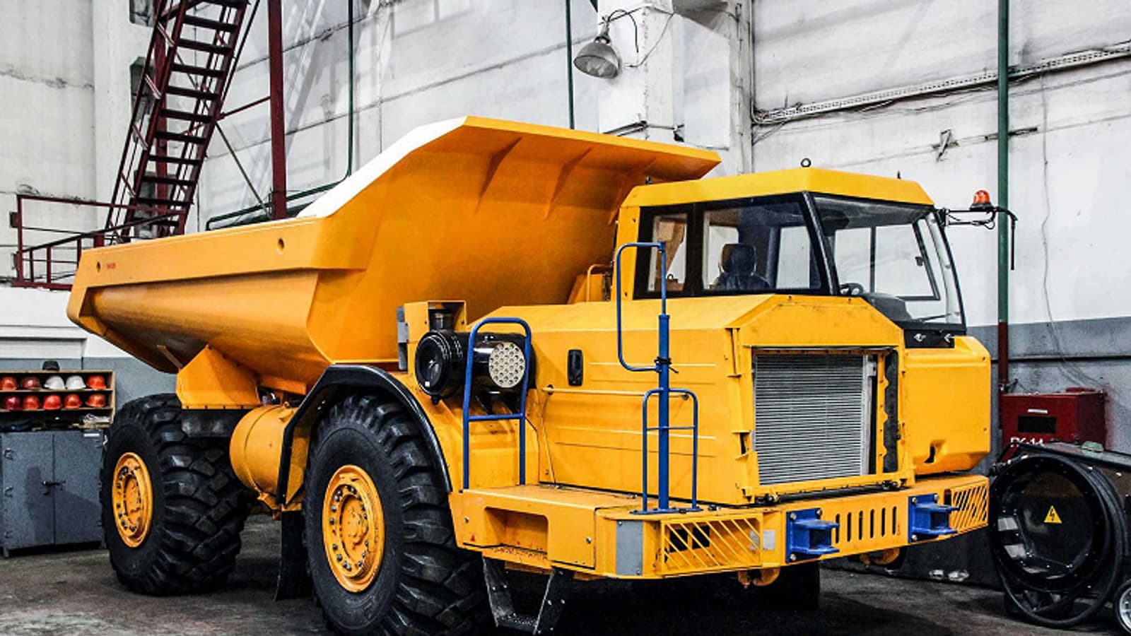 БелАЗ создал импортозамещенный 25-тонный самосвал МоАЗ-75053. Большинство комплектующих – российского и белорусского производства