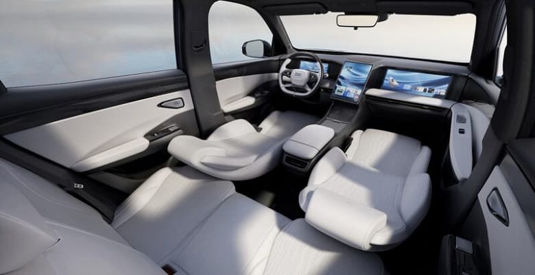 Такого кроссовера у Geely ещё не было. Представлен 390-сильный Geely Galaxy L7 с запасом хода 1370 км