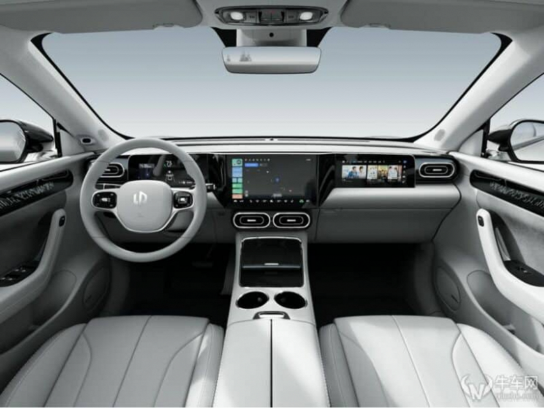 Запас хода более 1000 км, три экрана и система беспилотного вождения. Leap C11 EREV станет доступен для предварительного заказа 9 февраля в Китае