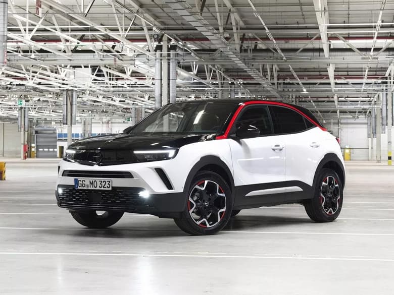 В России вновь предлагают кроссовер Opel Mokka. У него 8-ступенчатый «автомат» и передняя панель полукругом