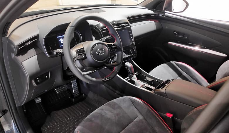 В России появились официальные Hyundai Tucson N Line с фирменной гарантией от производителя. Цены очень сильно отличаются у разных дилеров