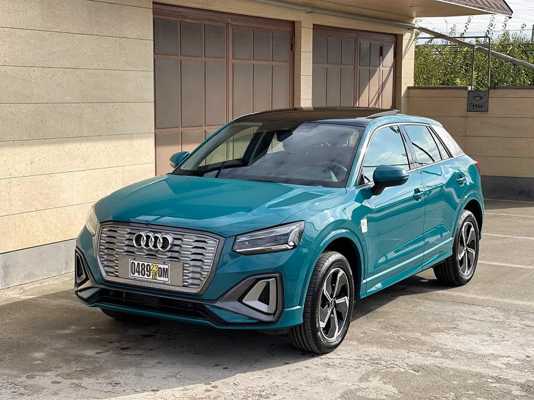 В России начались продажи Audi Q2 L e-tron