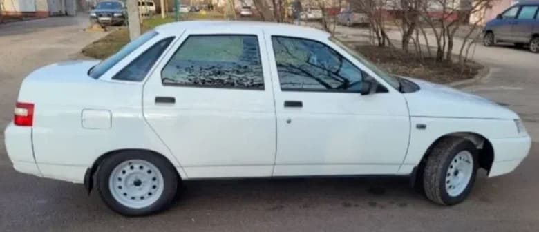 Vesta уже практически не купить, зато на продажу в РФ выставлен 10-летний Bogdan-2110 с пробегам менее 1500 км. Это версия ВАЗ-2110, которую собирали на Украине