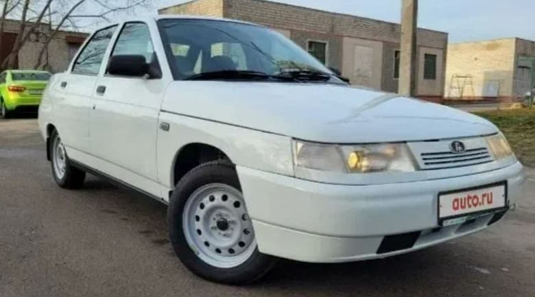 Vesta уже практически не купить, зато на продажу в РФ выставлен 10-летний Bogdan-2110 с пробегам менее 1500 км. Это версия ВАЗ-2110, которую собирали на Украине