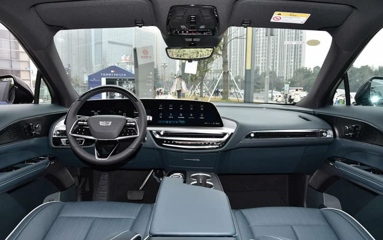 340 л.с., 33 дюйма и люкс по-американски. В РФ принимают заказы на кроссовер Cadillac Lyriq