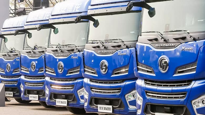 Вот почему КамАЗ теряет долю рынка. В Россию привезли флагманский китайский грузовик Shacman X6000 – она на 1 млн рублей дешевле КамАЗа К5 и лучше оснащен