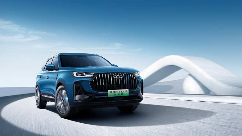 326 л.с., запас хода более 1000 км, три экрана и автопилот уровня 2,5. В Экономичная версия кроссовера Chery Tiggo 7 Plus поступила в продажу