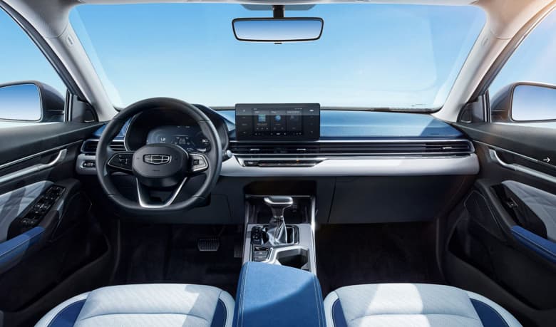 Конкурент Lada Vesta от Geely стал хитом в Белоруссии. Ждать седан Geely Emgrand – не менее двух месяцев