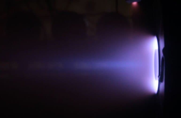 «Роскосмос» впервые испытал плазменный ракетный двигатель СПД-70М на криптоне. Он будет использоваться в спутниках проекта «Сфера» «Роскосмос» впервые испытал плазменный ракетный двигатель СПД-70М на криптоне. Он будет использоваться в спутниках проекта «Сфера»