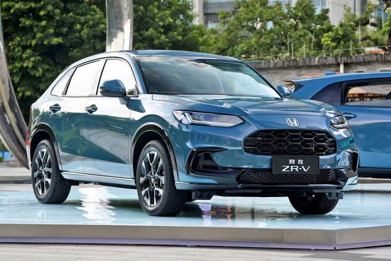 В России начали продавать кроссовер Honda ZR-V. Сколько просят за аналог Mazda CX-5 и Mitsubishi Eclipse Cross?