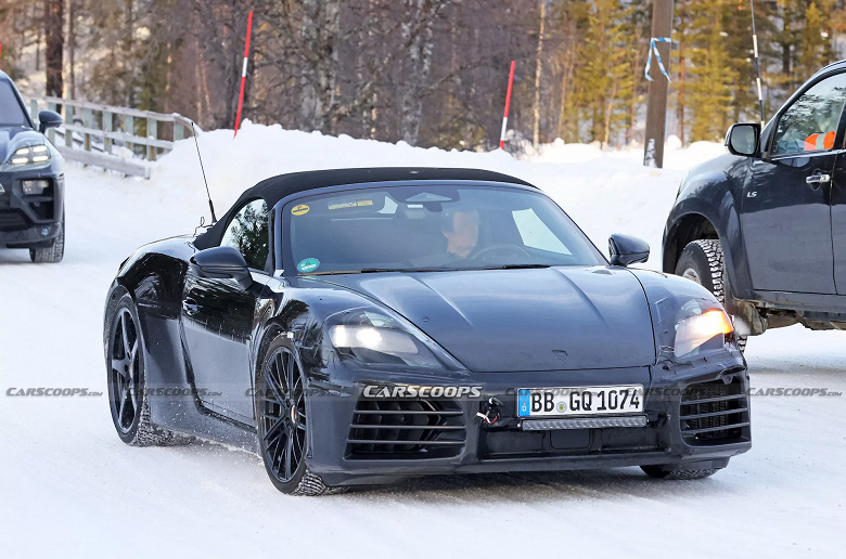 Это Porsche Boxster 2025 с двумя багажниками. Новый электромобиль впервые засняли вживую Это Porsche Boxster 2025 с двумя багажниками. Новый электромобиль впервые засняли вживую