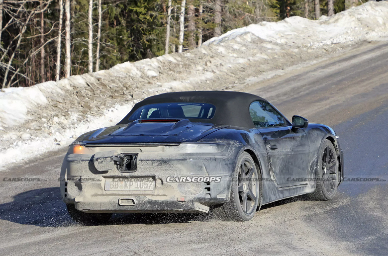 Это Porsche Boxster 2025 с двумя багажниками. Новый электромобиль впервые засняли вживую