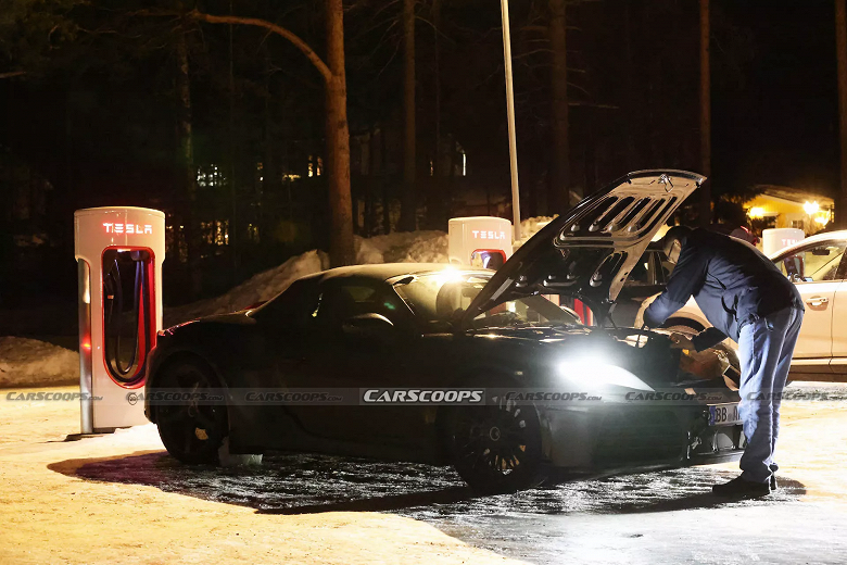Это Porsche Boxster 2025 с двумя багажниками. Новый электромобиль впервые засняли вживую