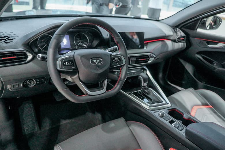 Что предлагает конкурент Lada Vesta NG: подробности о выпущенном в России седане Kaiyi E5