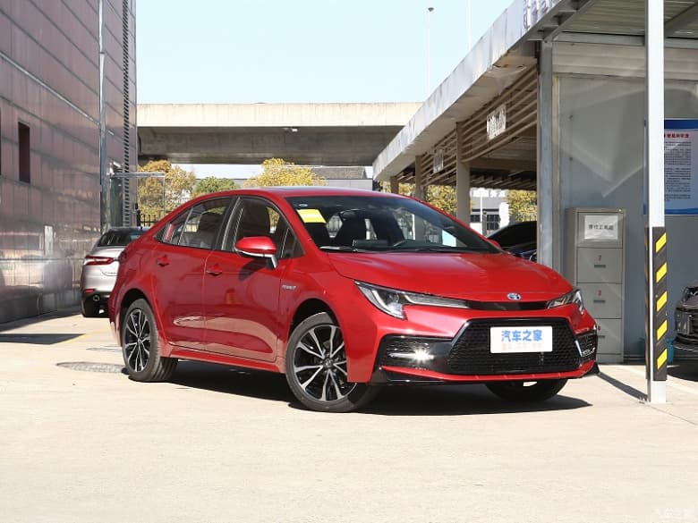 Toyota Corolla по докризисной цене вернулась в Россию. Только называется седан Toyota Levin