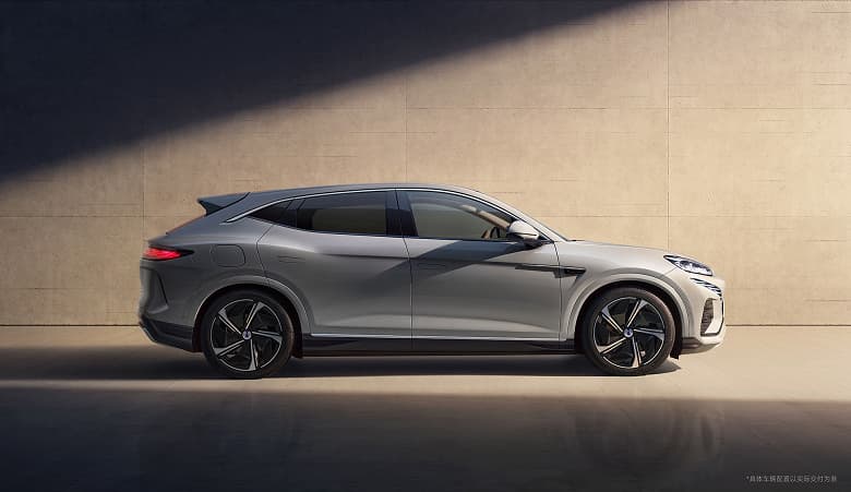 Зарядка и стоянка на морозе ему не страшны. Представлен Denza N7