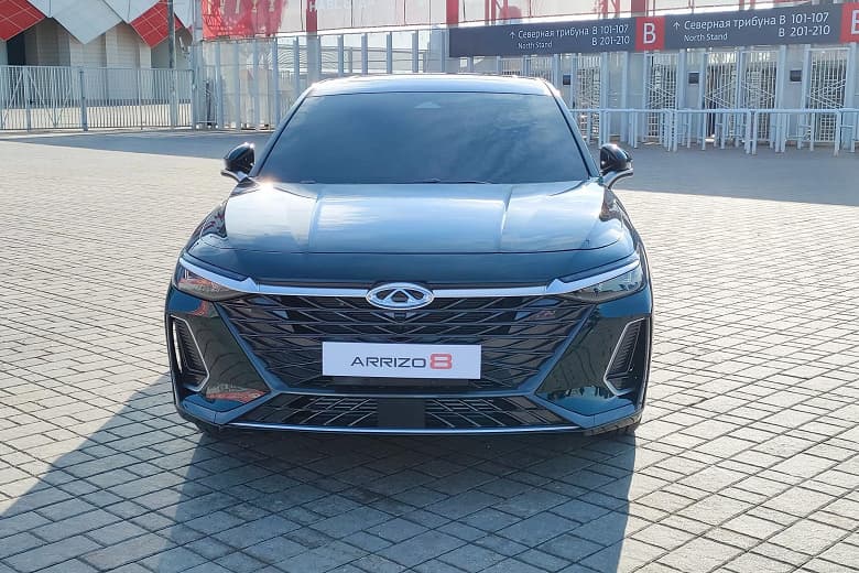 В Москве представили седан Chery Arrizo 8, который заменит в России Toyota Camry. Он поступит в продажу до конца лета и получит турбомотор
