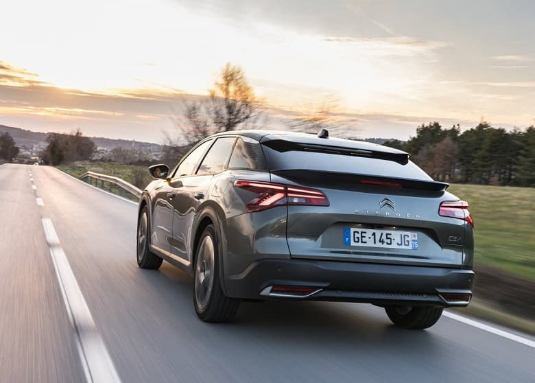 В России начали продавать кроссовер-лифтбэк Citroen C5 X. У него 8-ступнчатый «автомат» и двигатель объемом 1,2