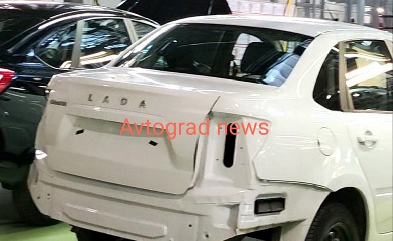 «Чёрная полоса прошла», — теперь все Lada Granta красятся только в белый цвет