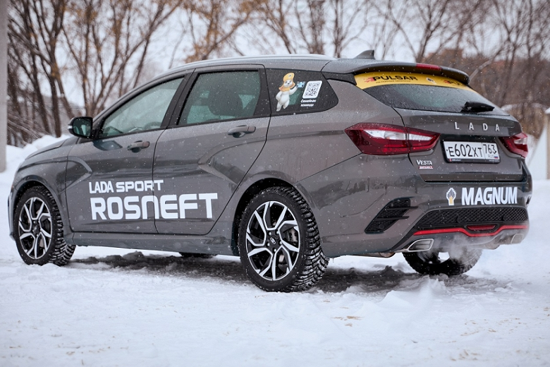 АвтоВАЗ демонстрирует прототипы новых Lada Vesta Sport и Granta Sport на «Байкальской миле 2023»
